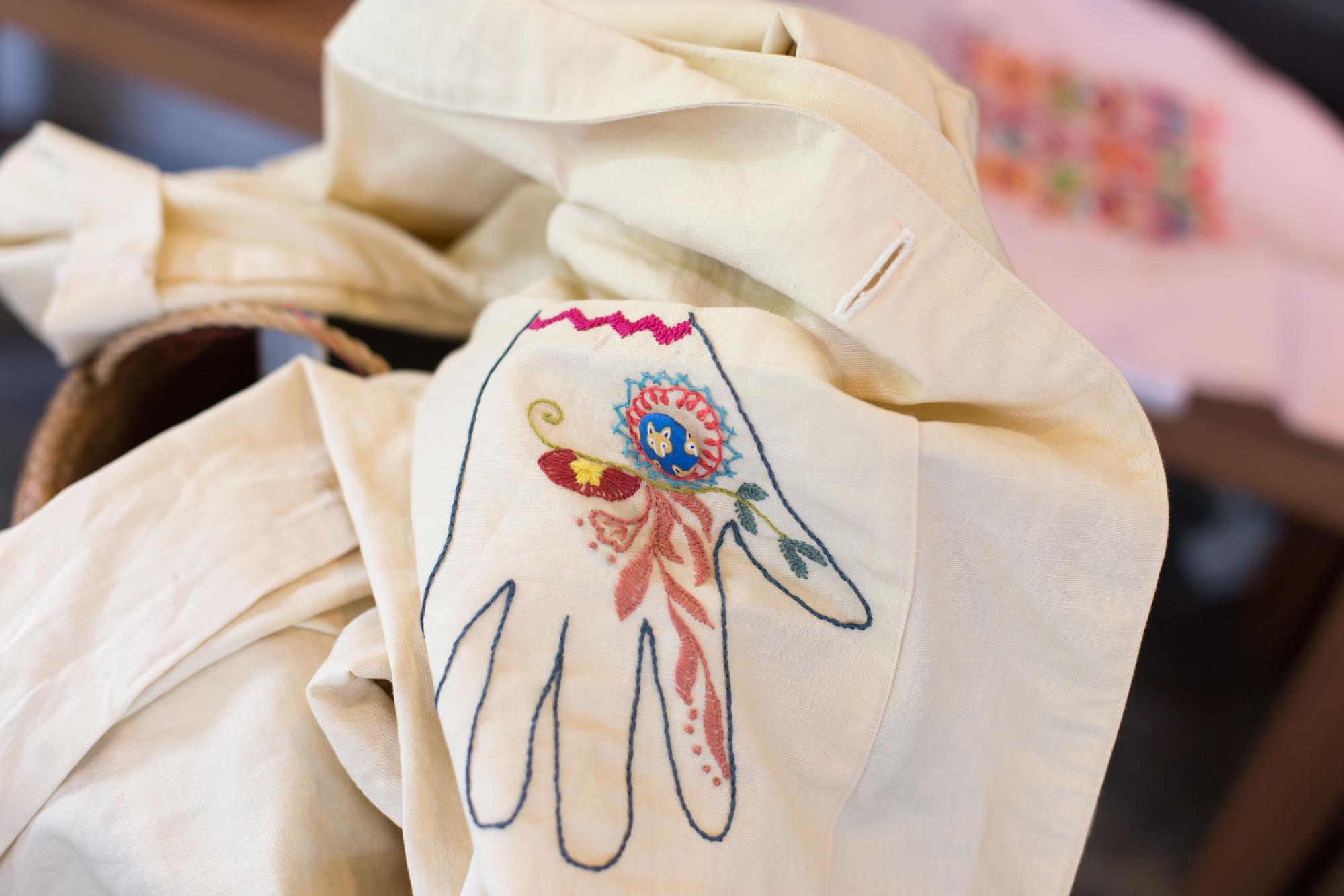 Kollektion mehrerer bestickter Taschen
